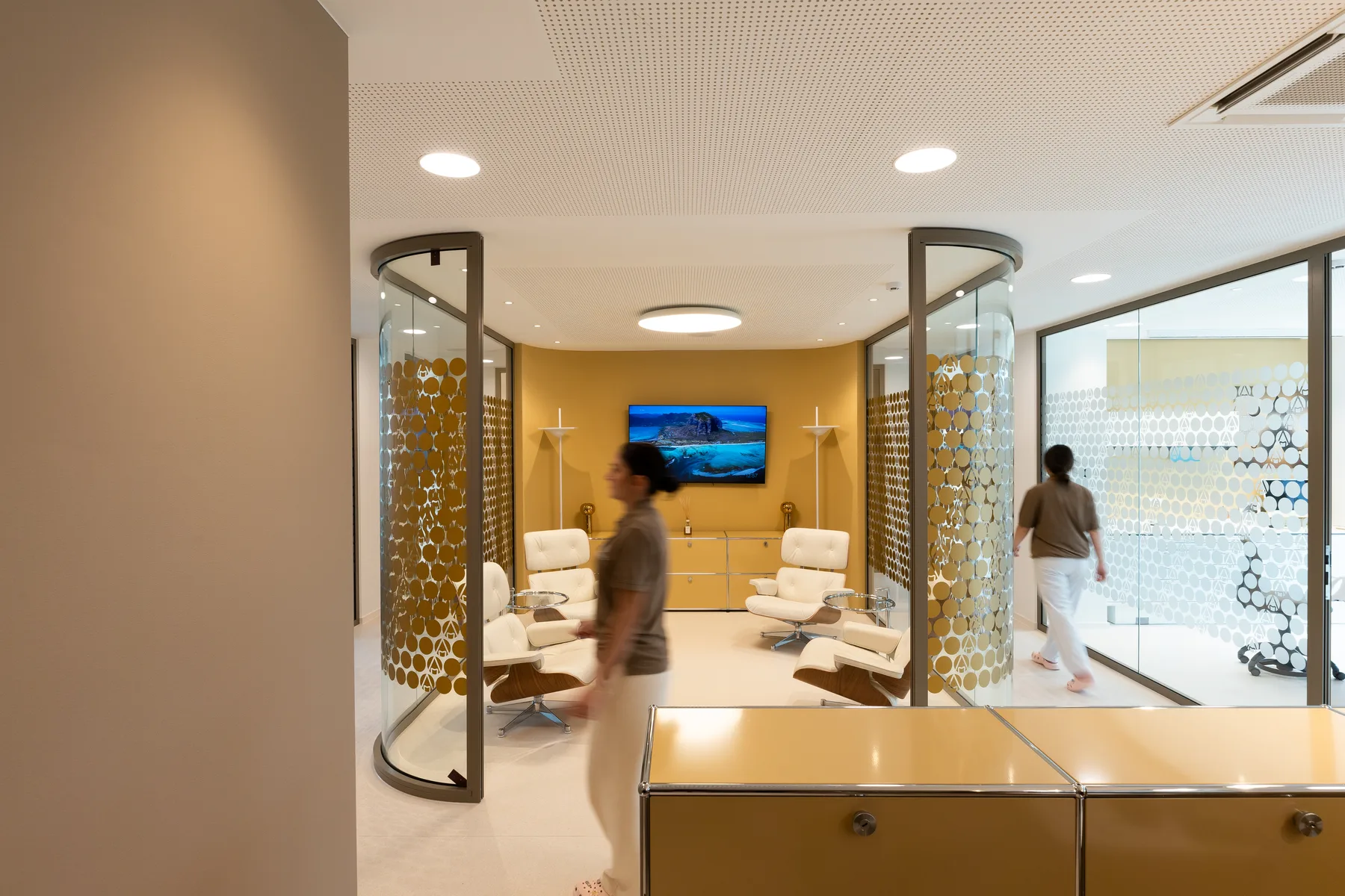 Modern waiting area at Auris Dental in Pristina with team members
