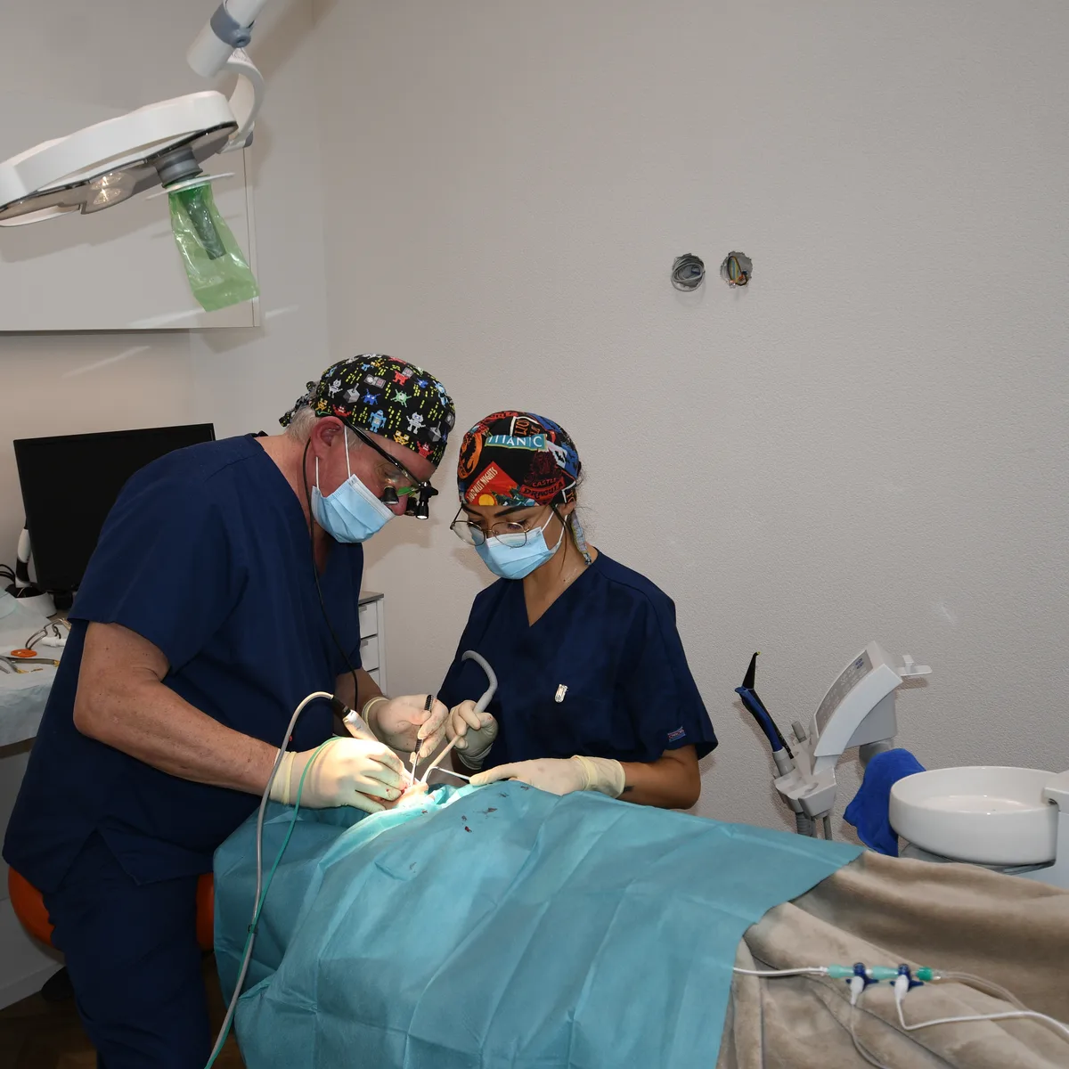 Dental team during treatment at Bodensee Implantat Zentrum